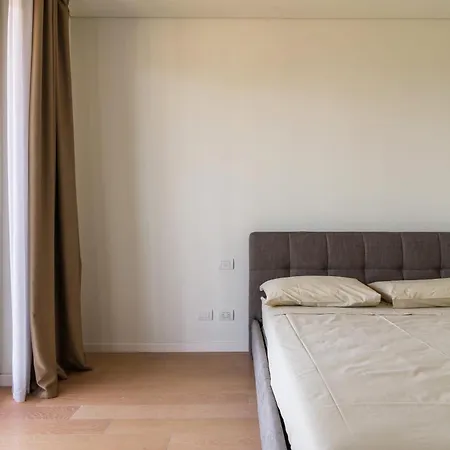 Luxury Flat With Pool Gym Spa Parking - Unit9b Apartment