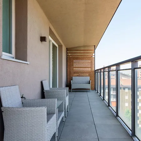 Luxury Flat With Pool Gym Spa Parking - Unit9b Lägenhet *